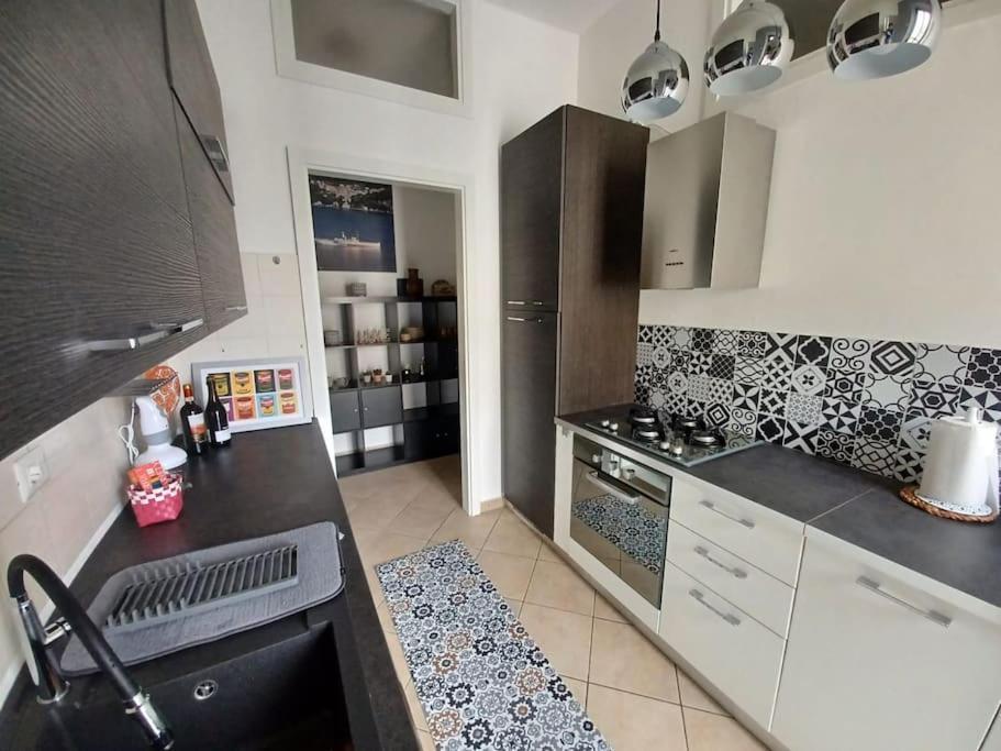 Bright Flat Just 10 Minutes From The City Centre Como Luaran gambar